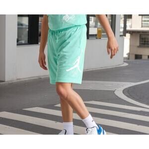 NWT Boys Jordan MJ Essentials Dri-FIT Baseline Shorts Emerald Rise Green L